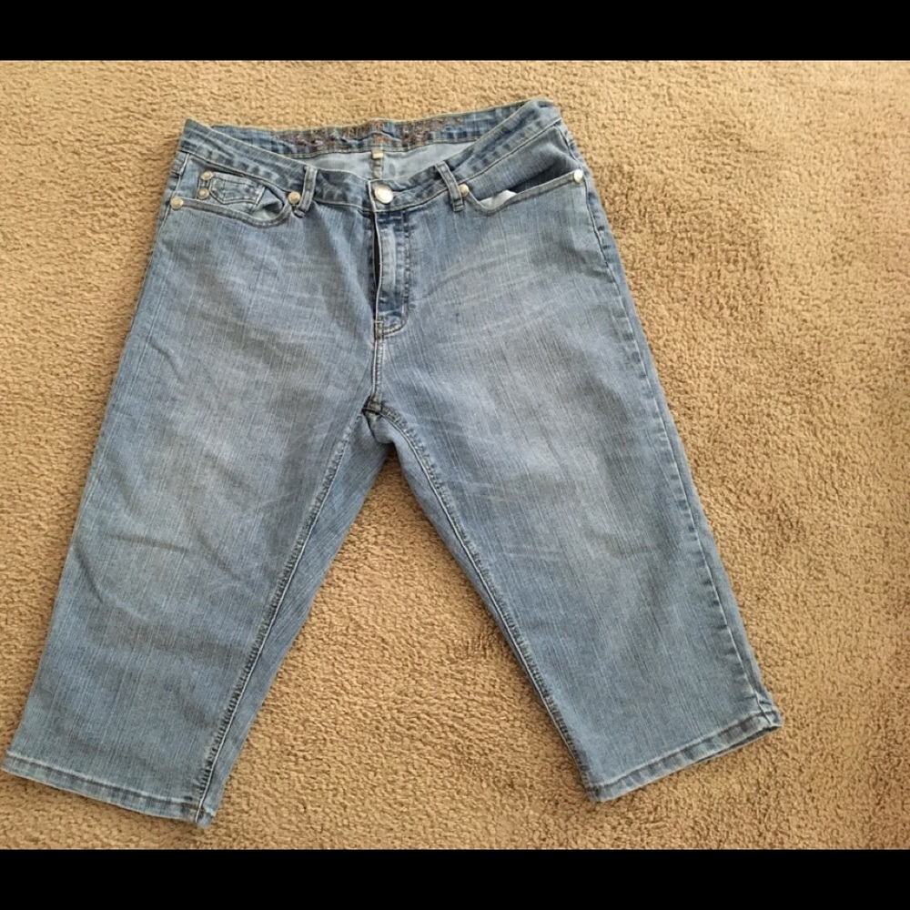 Elite Capri Jeans